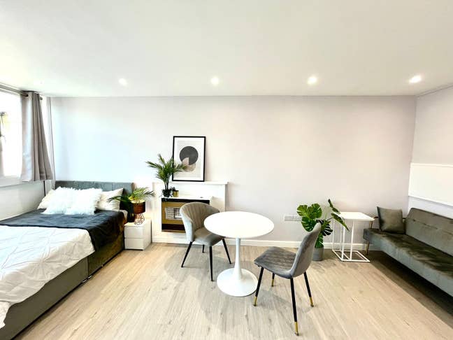 3 Renovated Panoramic Rooms near London Bridge Main Photo