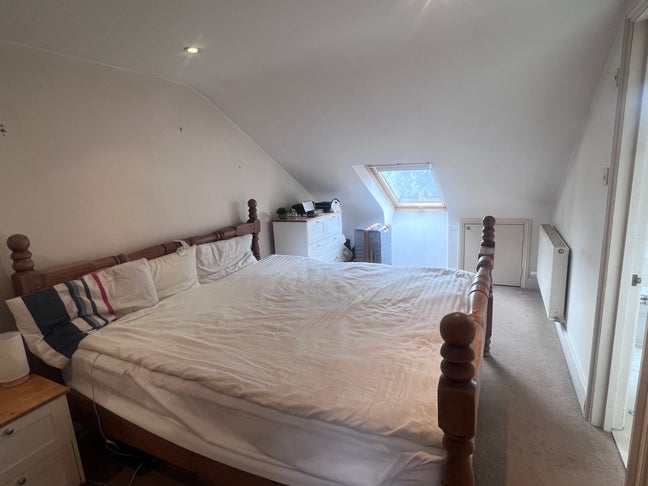 Bright double room with ensuite Main Photo