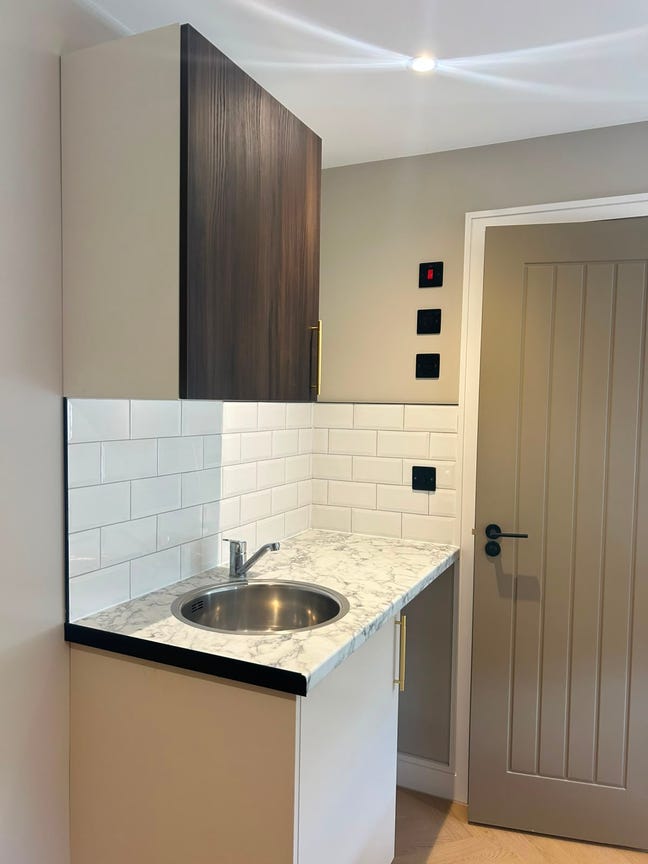 Self-contained studio flat in Potters Bar - DSS Co Main Photo