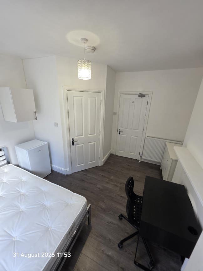 Large Ensuite double Harborne bills incl 16th Sept Main Photo
