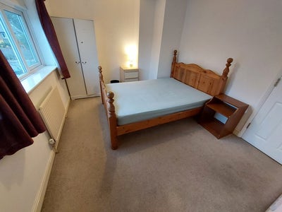T6 - Large Double Room in a Great House. All inc. Main Photo