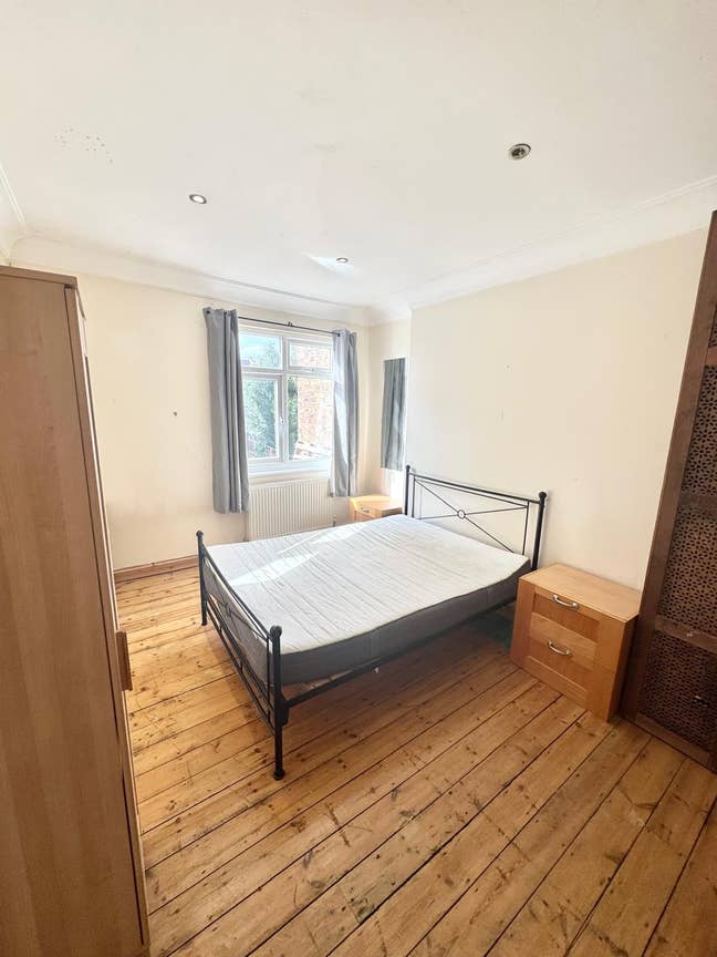 Spacious Double Room – 800 PCM | All Bills Inc Main Photo