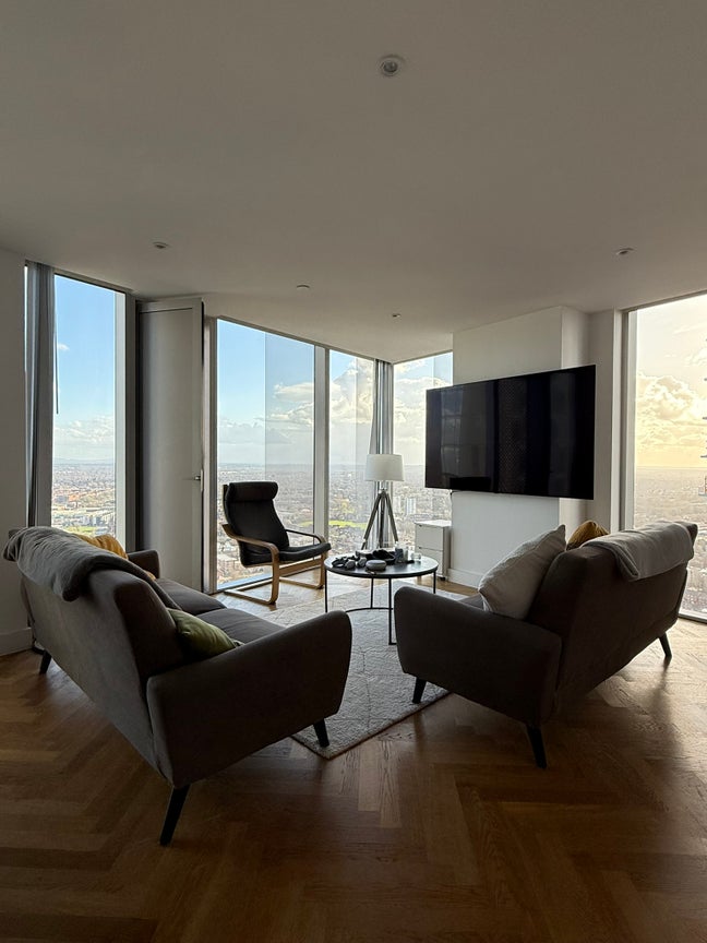 Large En-Suite | 41st Floor Deansgate Square Main Photo