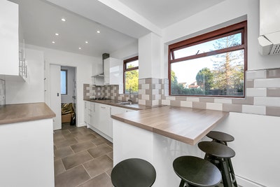 Fantastic Fully Furnished 5-Bed Student House  Main Photo
