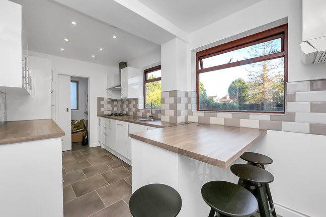 Fantastic Fully Furnished 5-Bed Student House  Main Photo
