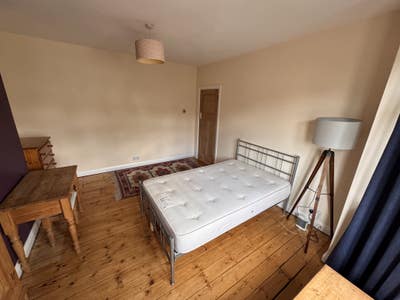 Large Double Room Main Photo