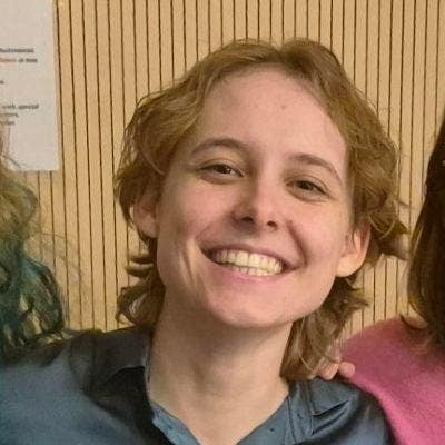 Professional Female seeks a single or double room Main Photo