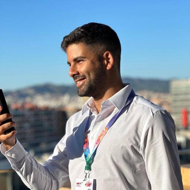 Hi! I’m a 28-year-old professional looking ... Main Photo