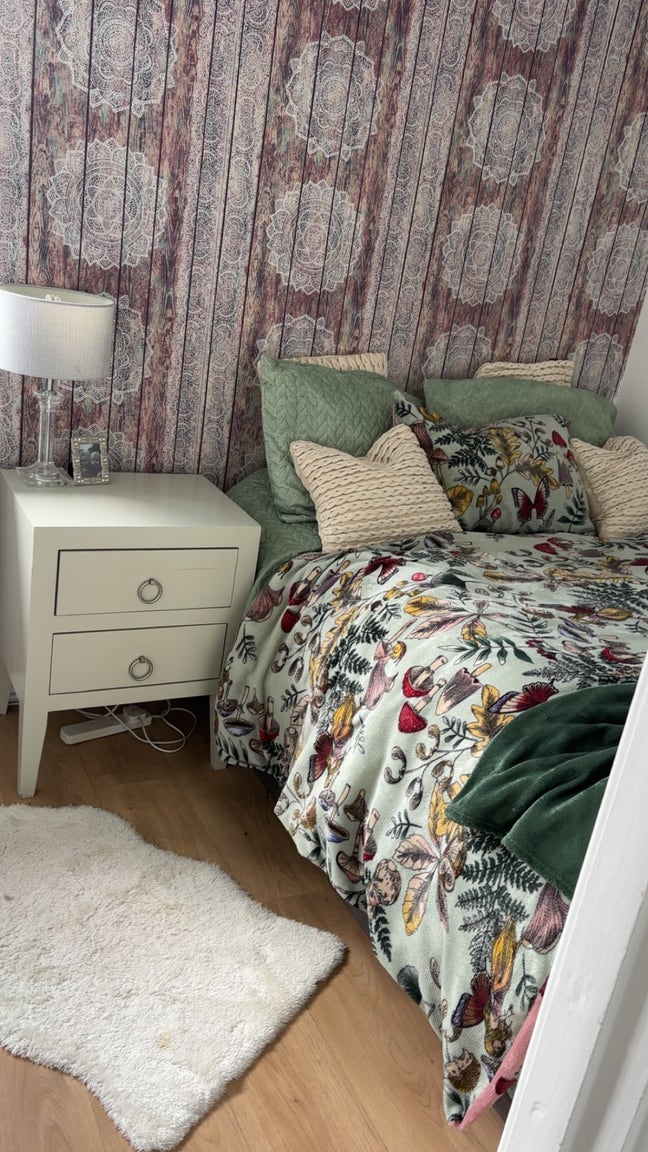 Room for Female Student in Friendly female home  Main Photo
