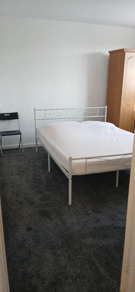 Double Room Available Main Photo