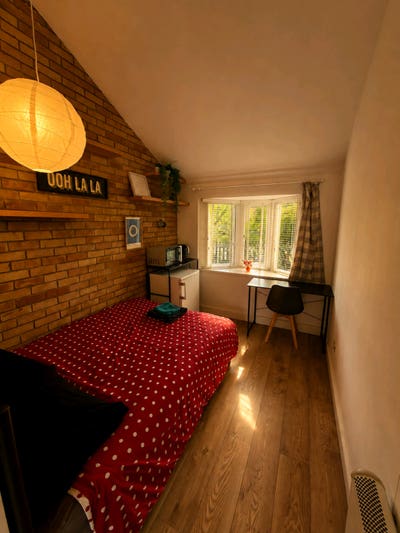 En-Suite studio – All Bills Included Main Photo