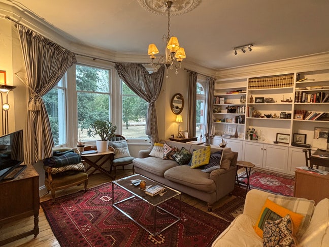 Large  room in lovely maisonette with park views Main Photo