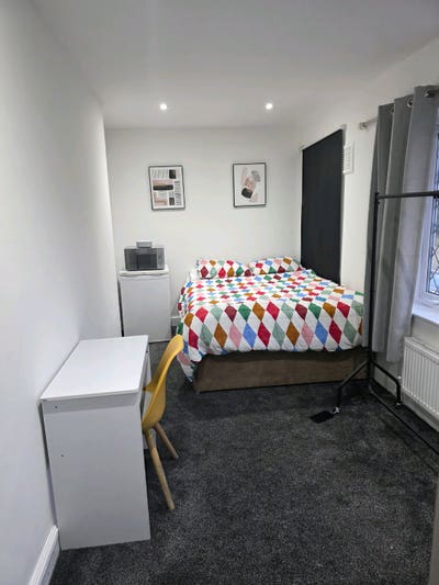 Spacious snd cozy double bedroom Main Photo