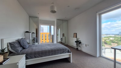 Double en-suite available in a 3-bed flat Main Photo