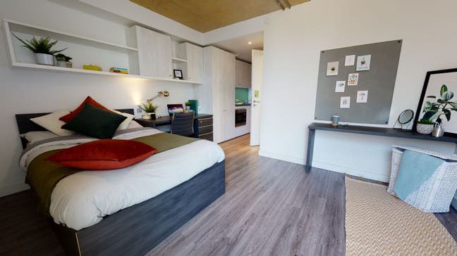 Tenancy Takeover – iQ Aldgate Platinum Studio Main Photo