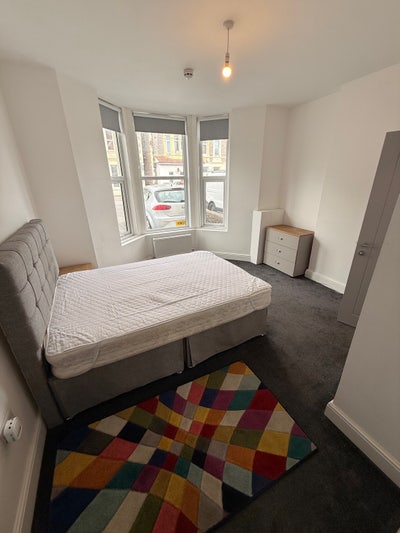 Lovely En-Suite Room Bills Included Main Photo
