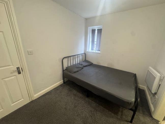 1-Bedroom Flat Available – OL8 4JZ, Main Photo