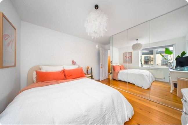 Gorgeous double room in flat on canal Broadway Mar Main Photo