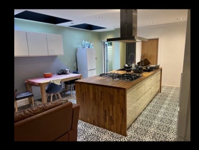 Large garden Ensuite room Main Photo