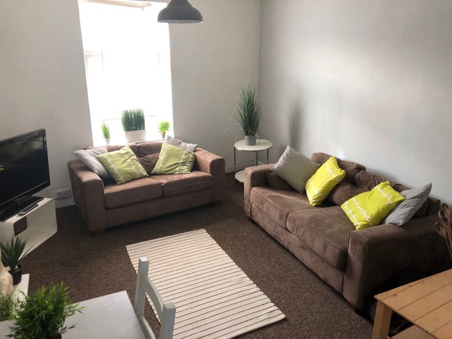 Large 1-bed, 2-floors flat. Hillsborough near tram Main Photo
