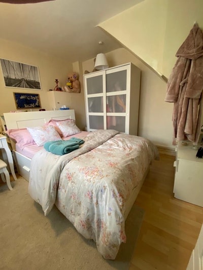 Double Room Available in Roehampton Main Photo