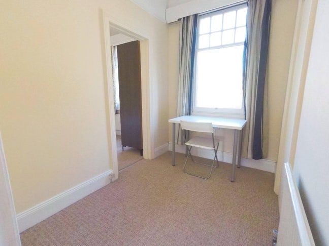 Single&DR in houseshare, 5 min Ealing Comm. Main Photo