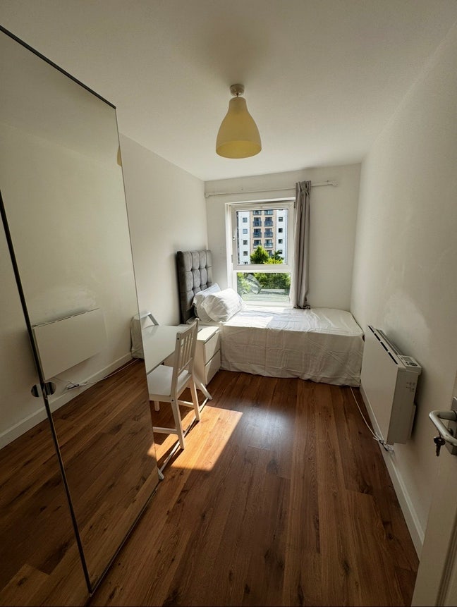 Modern and Silent Double Room in Canary Wharf Main Photo