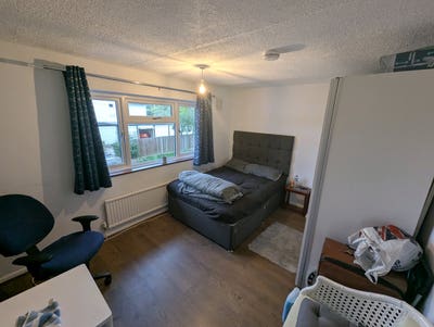 Lovely Large Double Room in Central Location  Main Photo