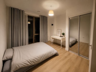 En-suite in East India short rent Main Photo