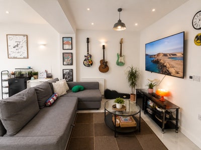Splendid Double in Jaw Dropping House! Main Photo