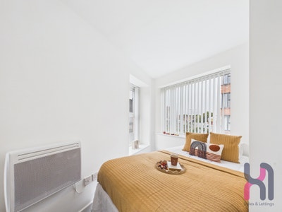 Students, This Is for You! 5 Bed Available L15 Main Photo