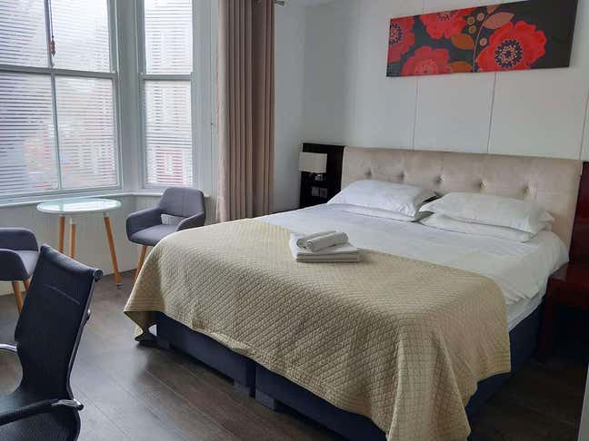 Studio Flat to Rent Main Photo