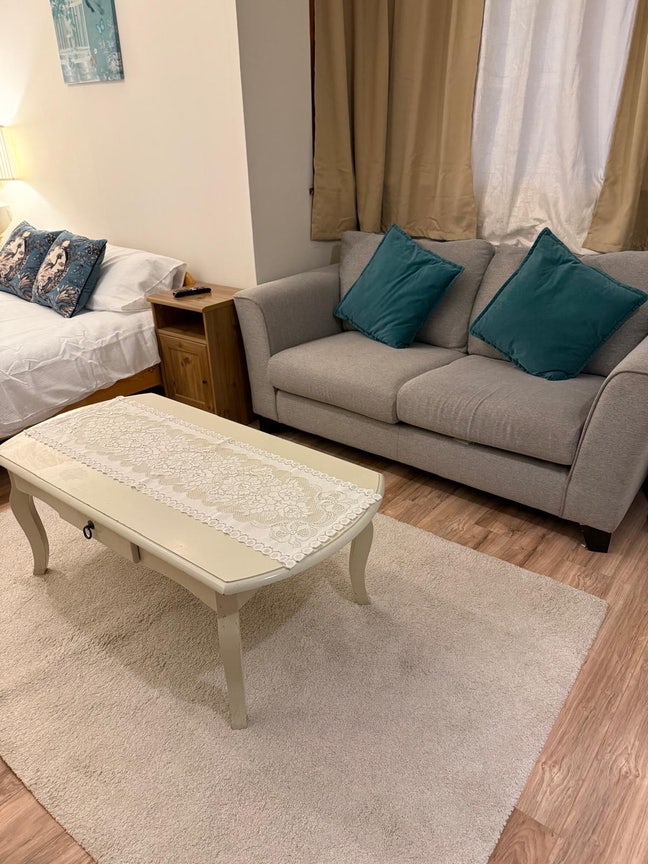 Studio flat near Heathrow Airport  Main Photo