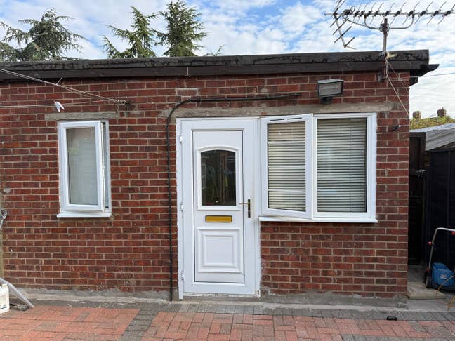 One double room to rent in Hayes Middlesex  Main Photo