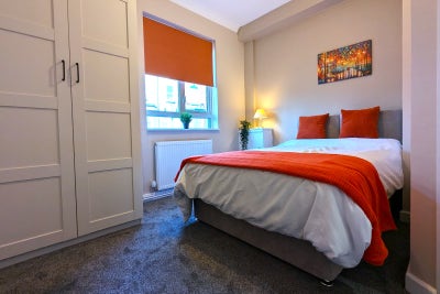 Stylish Ensuite Co-lliving in Town Centre House Main Photo