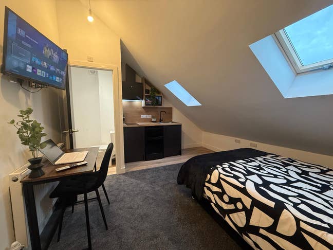 Brand New Ensuite & Studios | Brighton St Main Photo