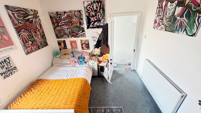 Double room in gorgeous Victorian terrace Main Photo