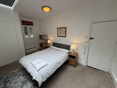 Large Room Main Photo
