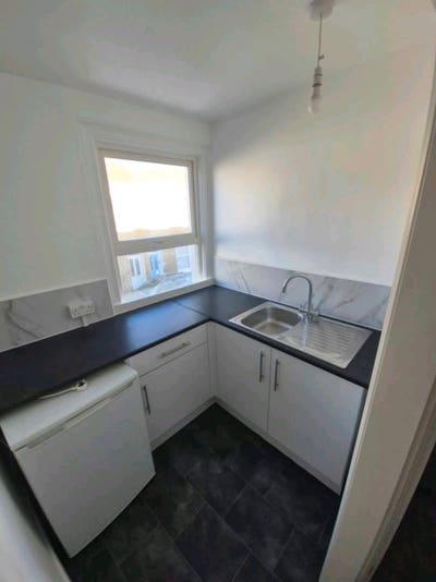 Room with ensuite and kitchenette Main Photo