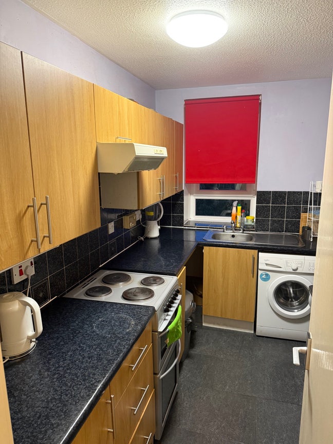 Room available in a convenient location  Main Photo