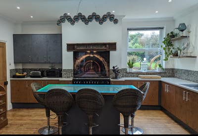 Luxury Executive Suite on 1.5 Acres NG17 Main Photo