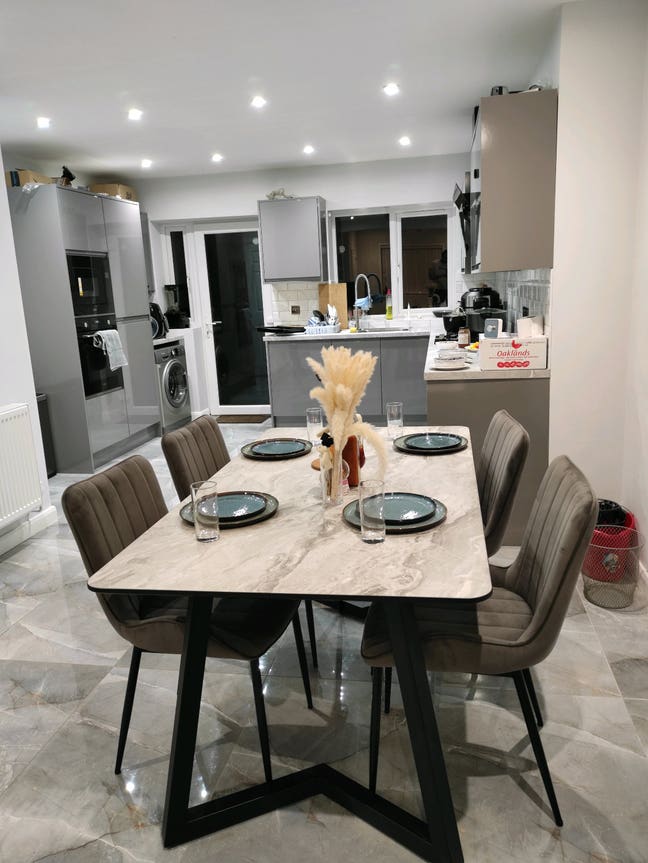 Modern Double Room in 2-Bed House | Female Warwick Main Photo