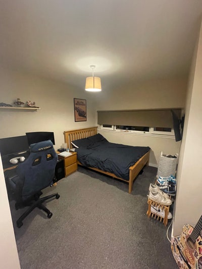 Double room with private bathroom near city centre Main Photo