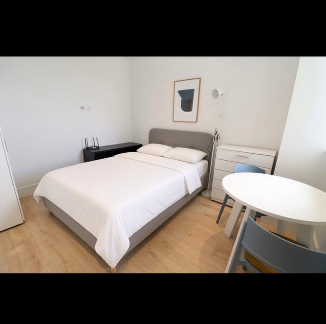 Double room in wembley park  Main Photo