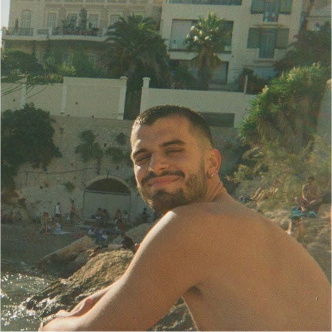 Professional Male seeks a double room Main Photo