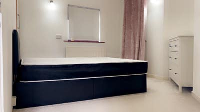 2 double 1 single room available in Bradmor  Main Photo