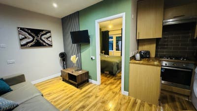 One Bed Flat All Bills Included Main Photo