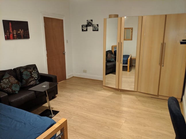 Single,Double & King  Room with Bills &pound;550-&pound;900 Main Photo