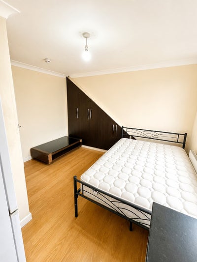 🏡 Modern Studio Flat – Southall, UB2 – Bills Inc Main Photo