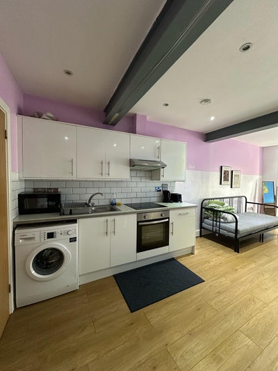 Nice & Large Studio Flat - Roman Road E3 Main Photo